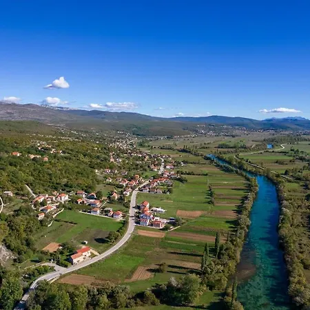 Little Arya * Otok (Split-Dalmatia)