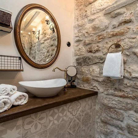 Little Arya * Otok (Split-Dalmatia)