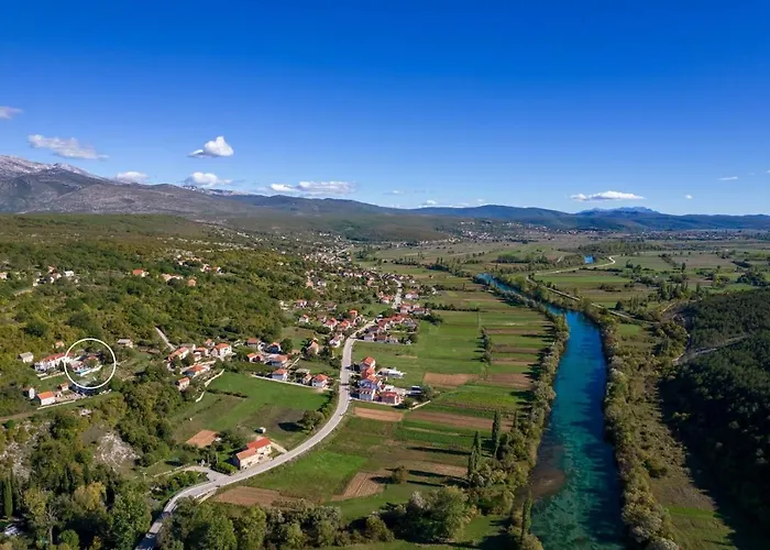 Little Arya * Otok (Split-Dalmatia)