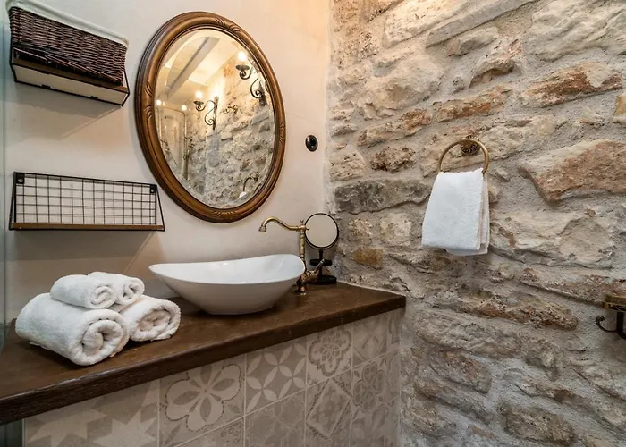 Little Arya * Otok (Split-Dalmatia)