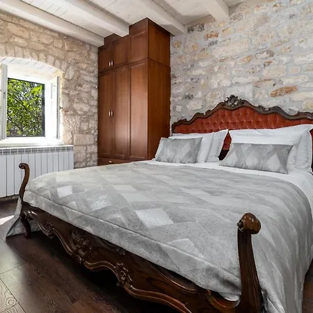 Little Arya Otok (Split-Dalmatia)